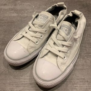 Textured low rise white converse sneakers